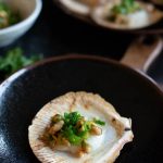 Grilled scallops with peanut and spring onion